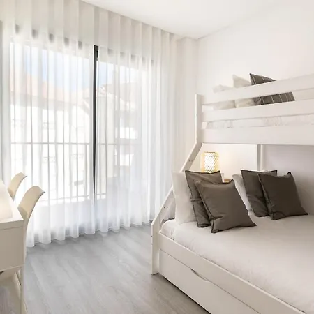 & Supertubos House *