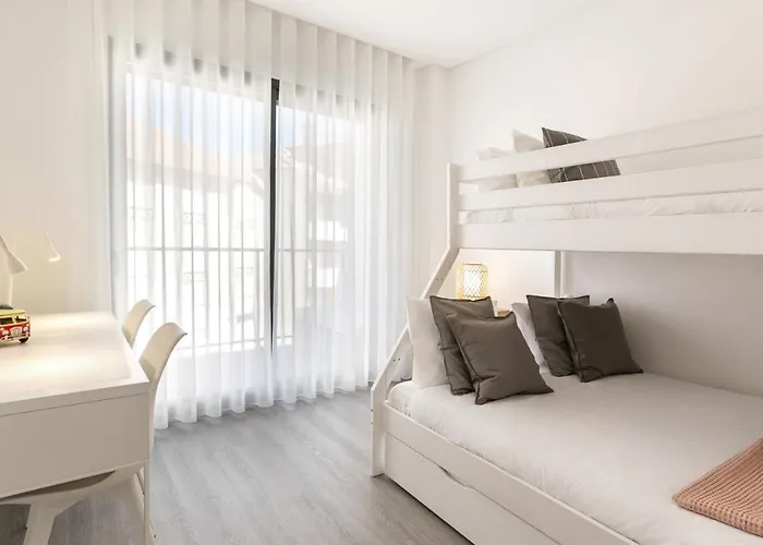 & Supertubos House *