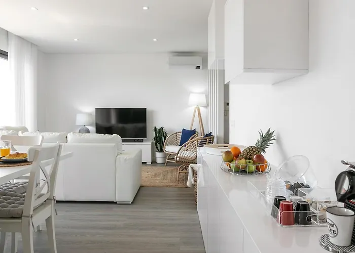 Apartment & Supertubos House *